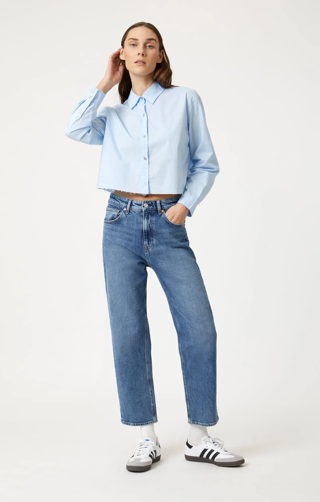 CROPPED BUTTON-UP SHIRT IN KENTUCKY BLUE