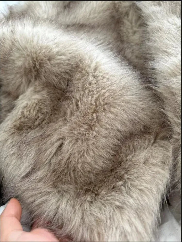 Fashionkova Iconic Street Fashion Week Luxury Brand Gardient Cropped Faux Fur Coat Women Winter 2024 Hot Cool Girls Fluffy Short Fur Jacket