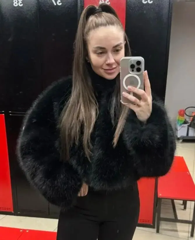 Fashionkova Iconic Street Fashion Week Luxury Brand Gardient Cropped Faux Fur Coat Women Winter 2024 Hot Cool Girls Fluffy Short Fur Jacket