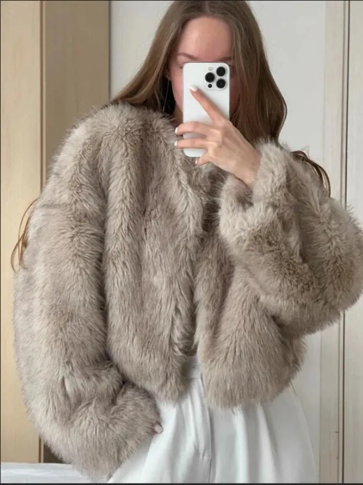 Fashionkova Iconic Street Fashion Week Luxury Brand Gardient Cropped Faux Fur Coat Women Winter 2024 Hot Cool Girls Fluffy Short Fur Jacket