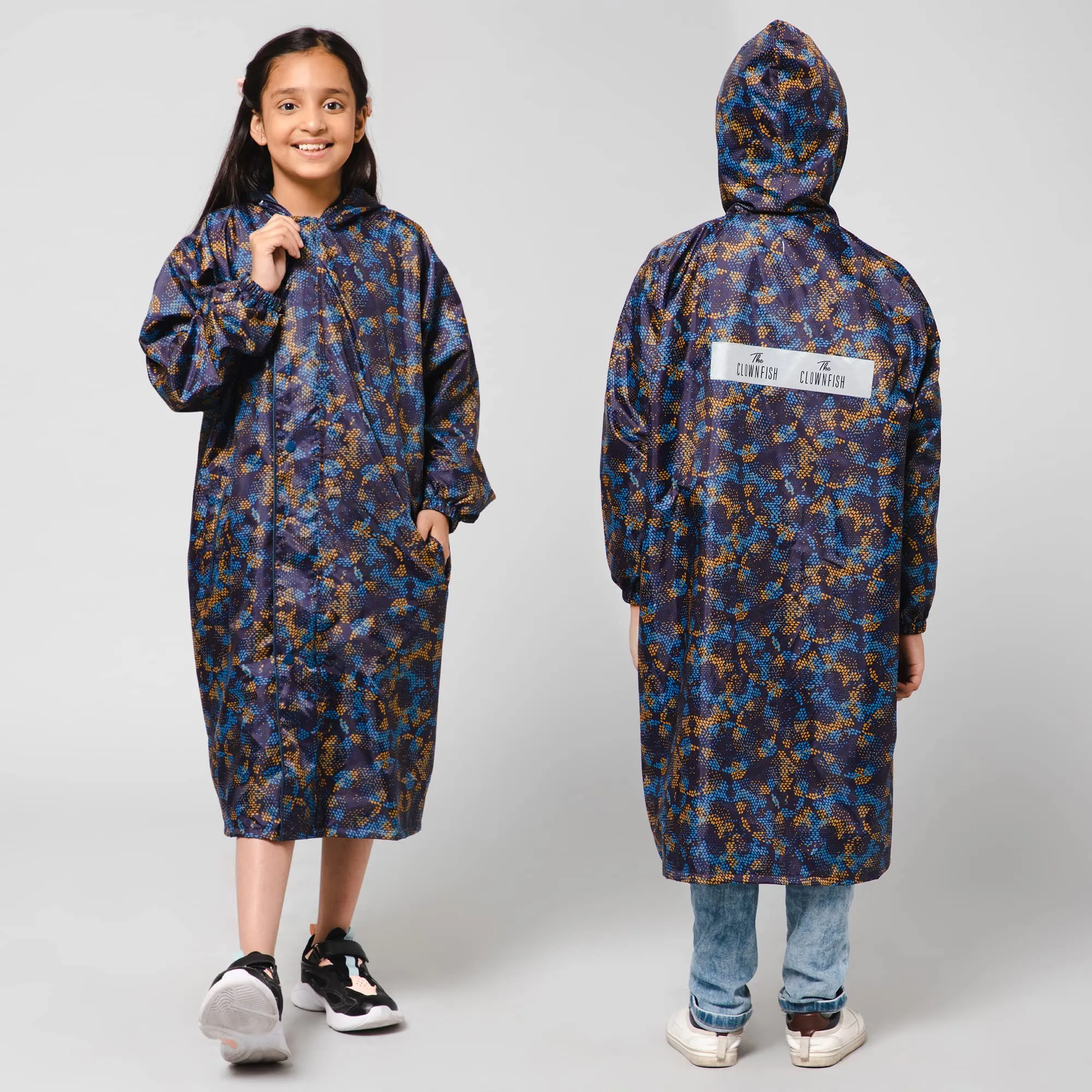 THE CLOWNFISH Drizzle Dot Series Kids Raincoat Waterproof Polyester Double Coating Reversible Longcoat with Hood and Reflector Logo at Back. Printed Plastic Pouch. Kid Age-7-8 years (Strawberry Red)