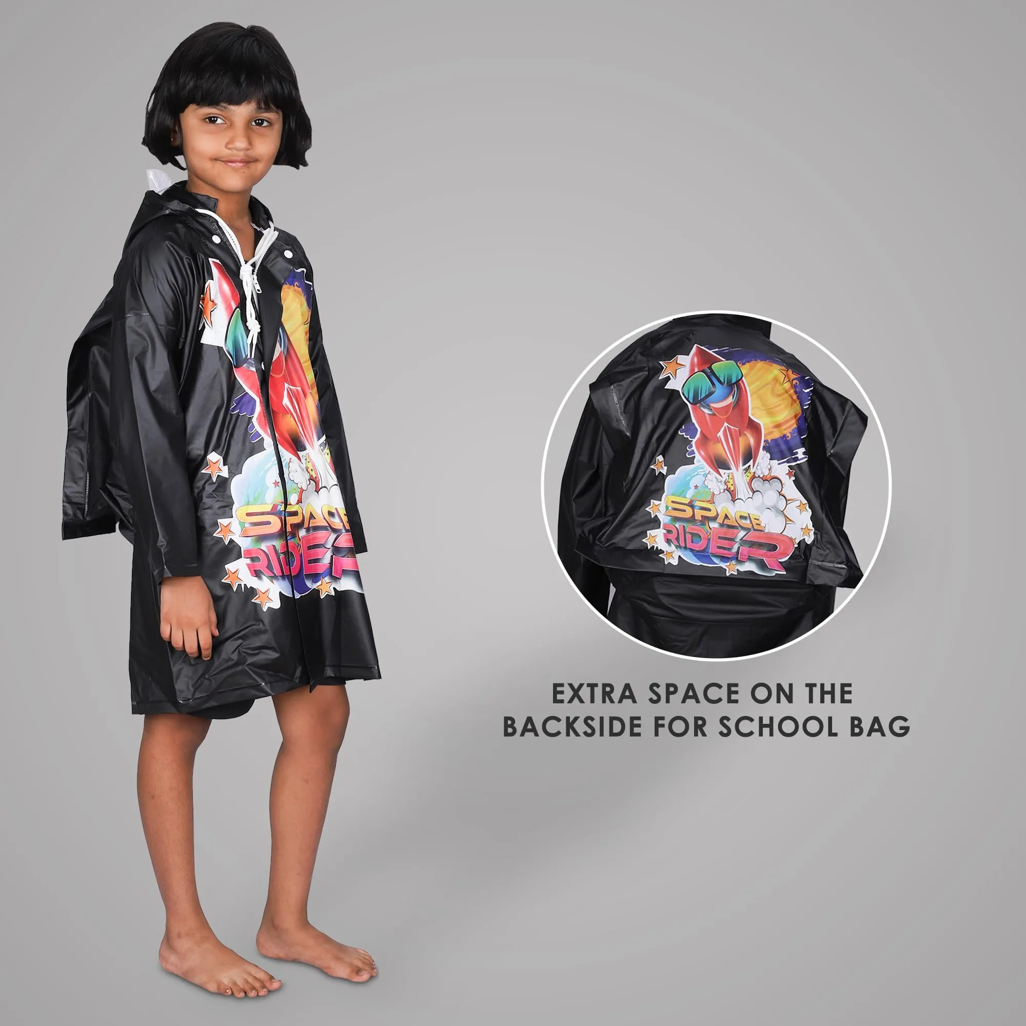 THE CLOWNFISH Toon Caper Series Kids Waterproof PVC Longcoat with Adjustable Hood & Extra Space for Backpack/Schoolbag Holding. Printed Plastic Pouch. Kid Age-3-4 years (Black)