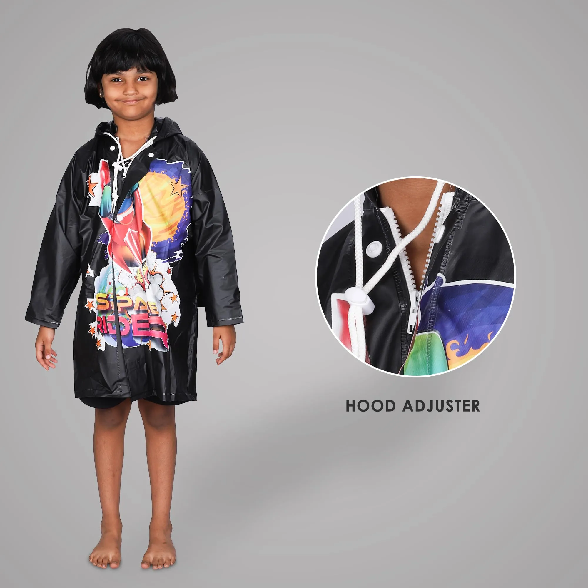 THE CLOWNFISH Toon Caper Series Kids Waterproof PVC Longcoat with Adjustable Hood & Extra Space for Backpack/Schoolbag Holding. Printed Plastic Pouch. Kid Age-3-4 years (Black)